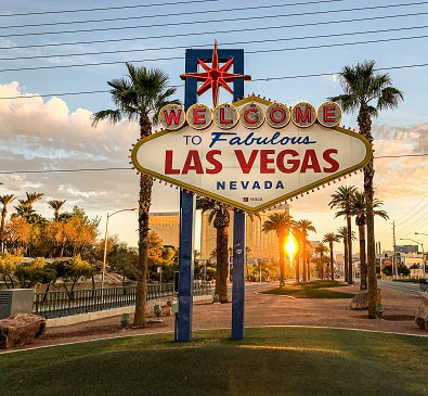 Book your cheap flights to Las Vegas with FlyForLess.ca